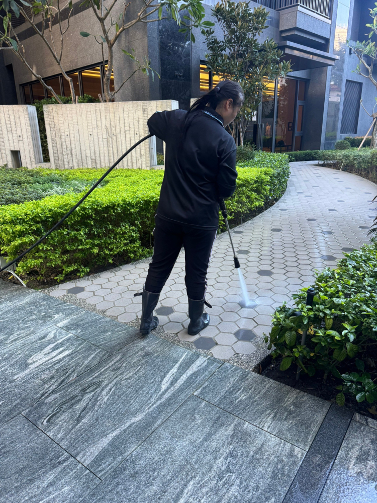 LINE_ALBUM_洲際（公設挑高玻璃+中庭外圍高壓清洗）_241120_3