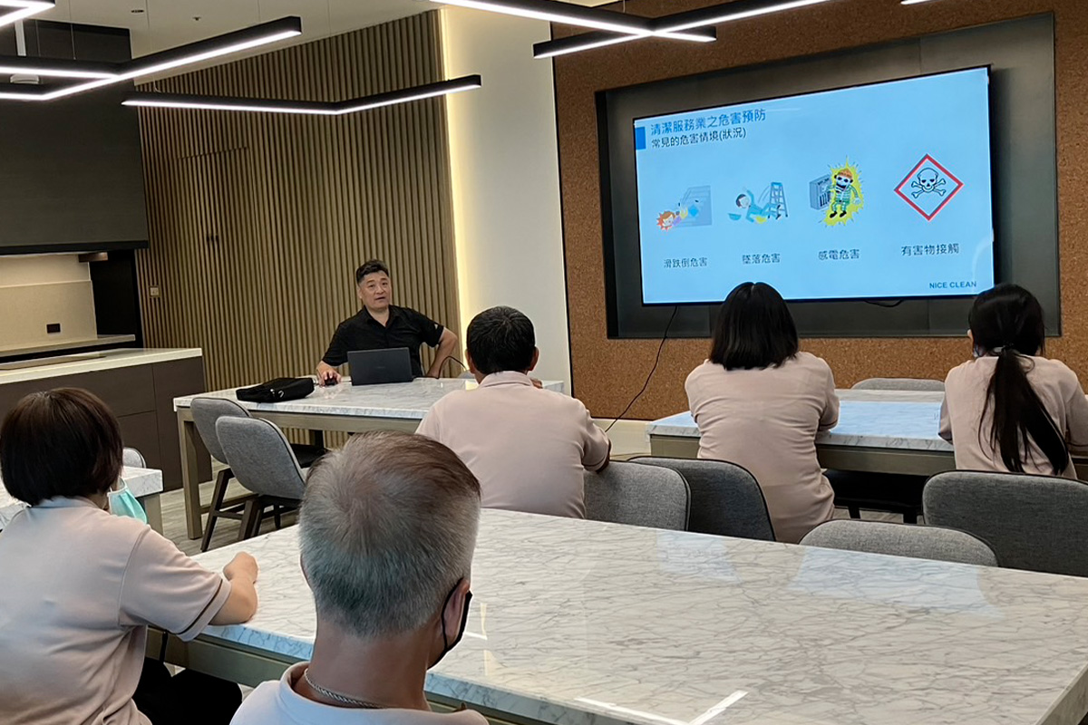 台中居家清潔|台中專業居家清潔|台中到府清潔|台中居家打掃|台中豪宅到府清潔|台中居家打掃推薦|台中居家打掃價格|台中定期打掃價格|台中居家打掃評價